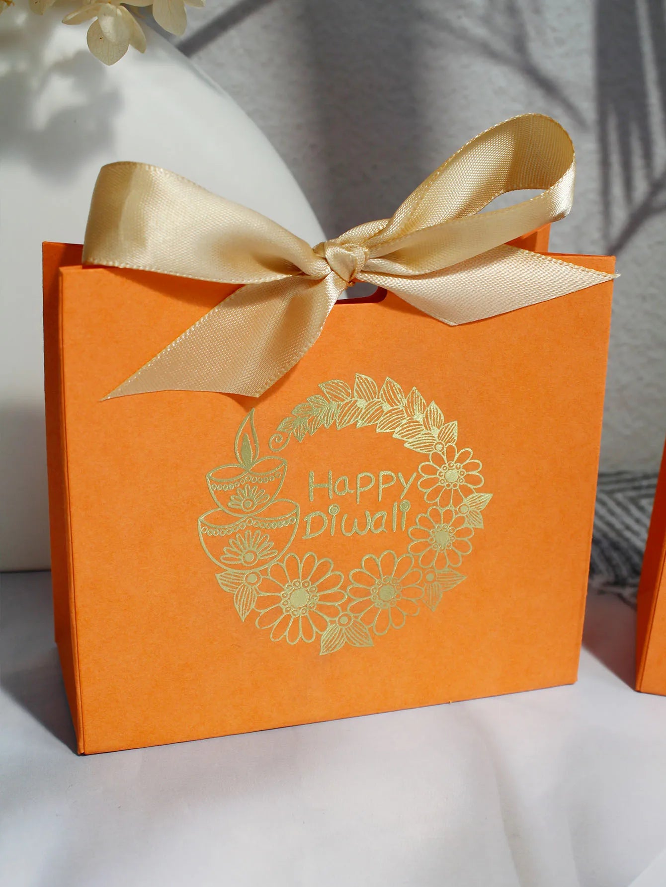 Indian Diwali candy box with four styles of ribbons, suitable for festivals, parties, family gatherings, and other occasions