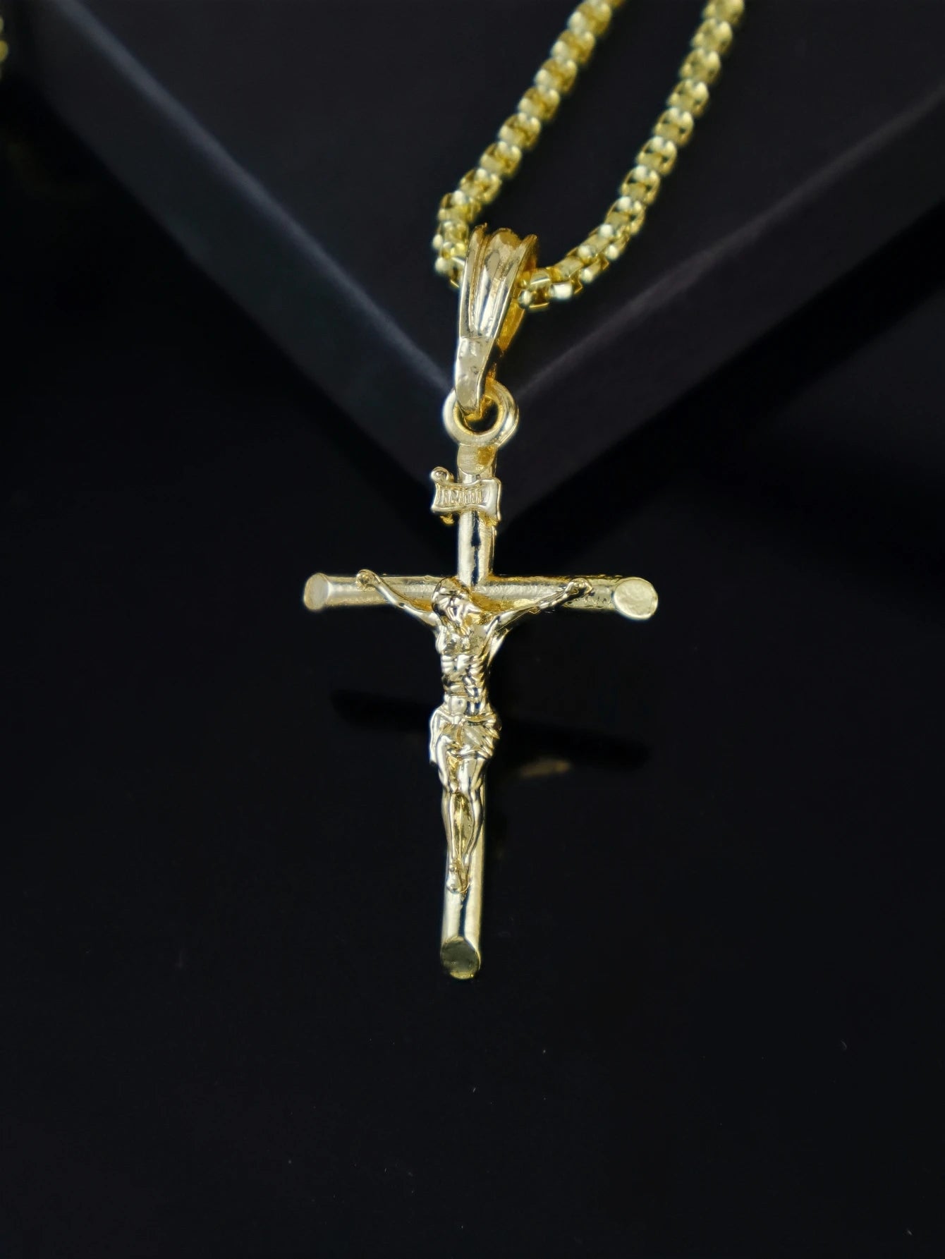 Gold-plated chain Jesús Pendant Cross necklace