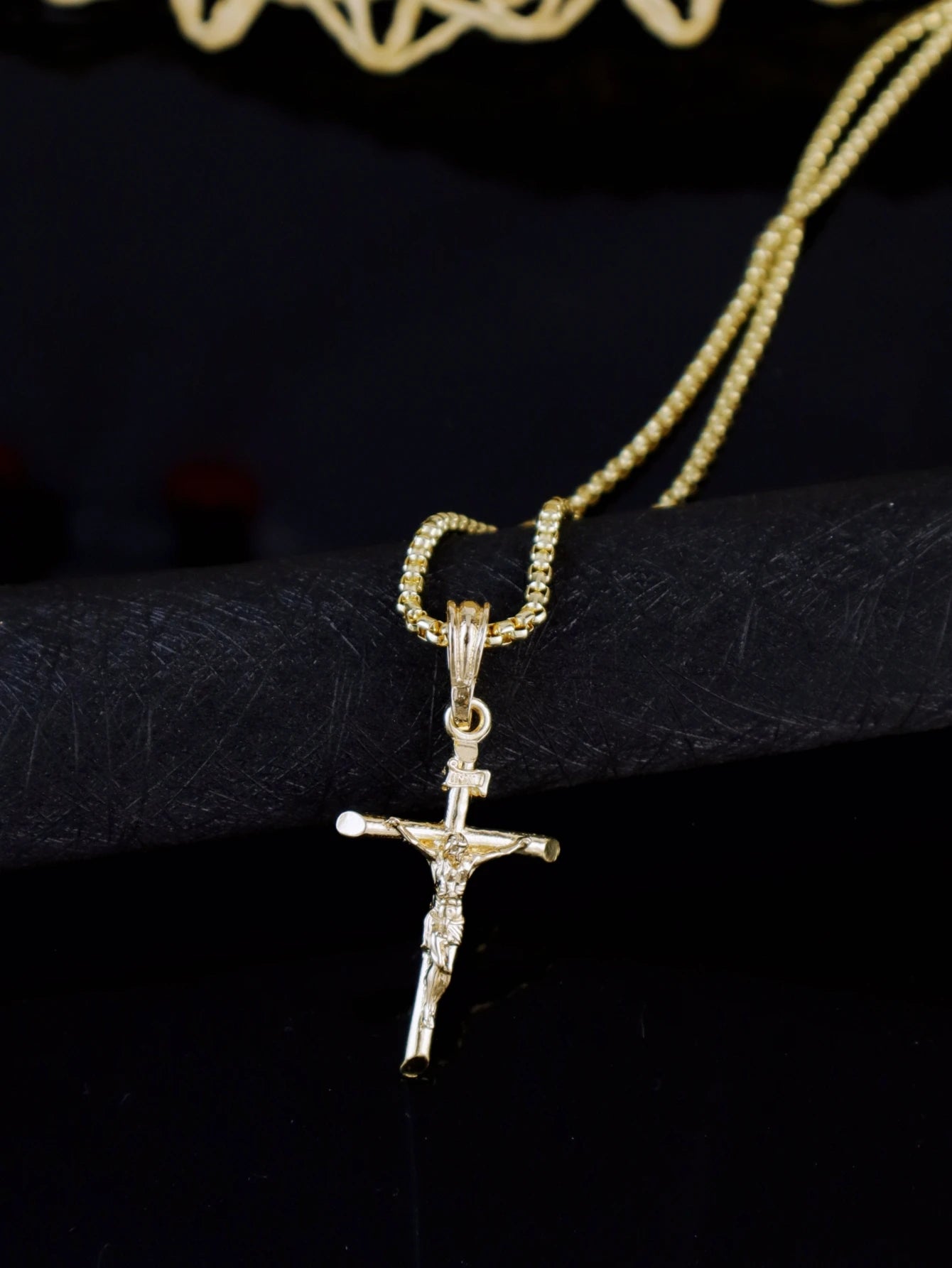 Gold-plated chain Jesús Pendant Cross necklace