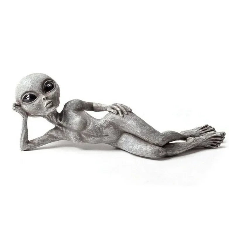 Funny Resin Alien Statue Outdoor Garden Decoration UFO Dwarf Sculpture Desktop Home Decor for Halloween Christmas Ornaments