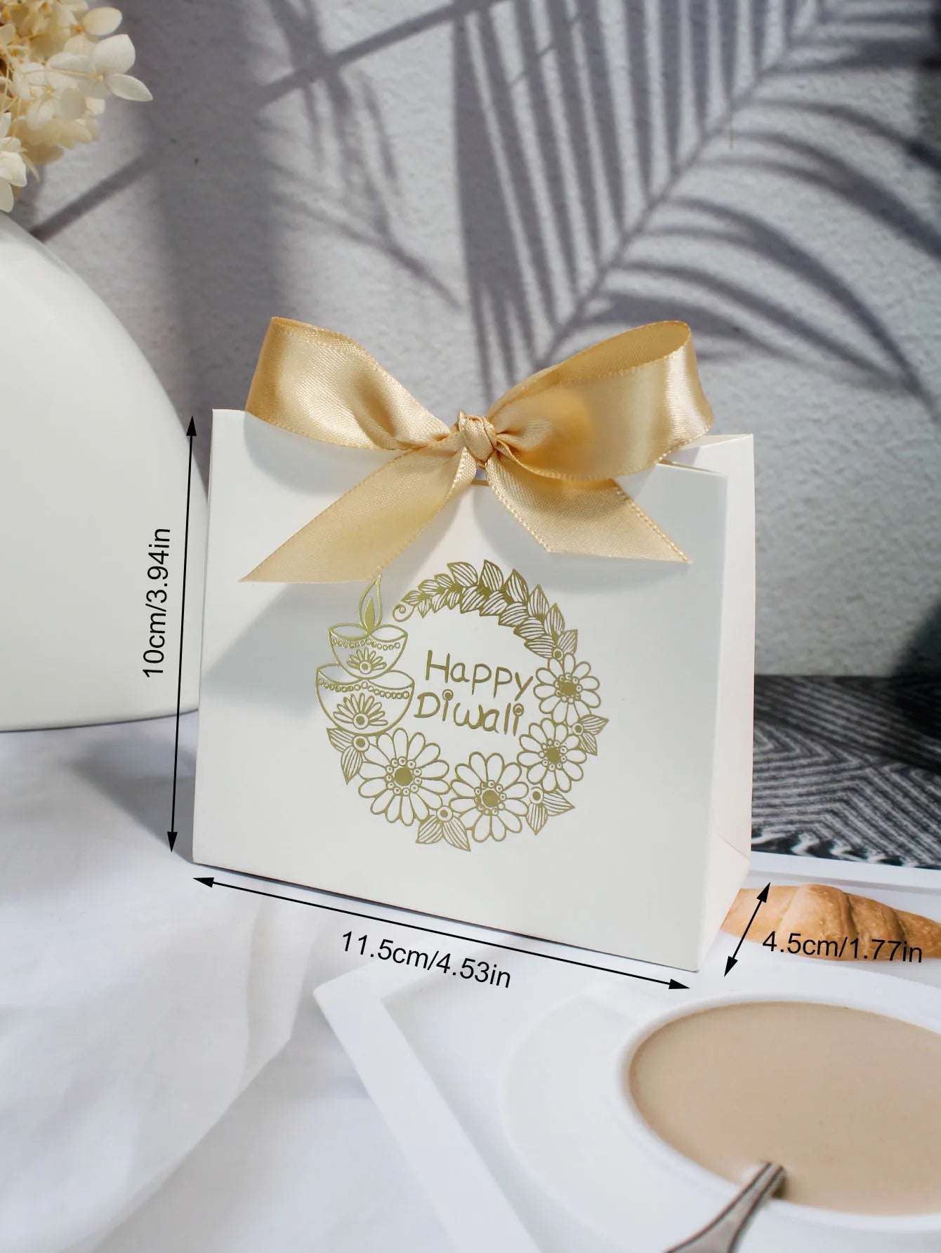 Indian Diwali candy box with four styles of ribbons, suitable for festivals, parties, family gatherings, and other occasions