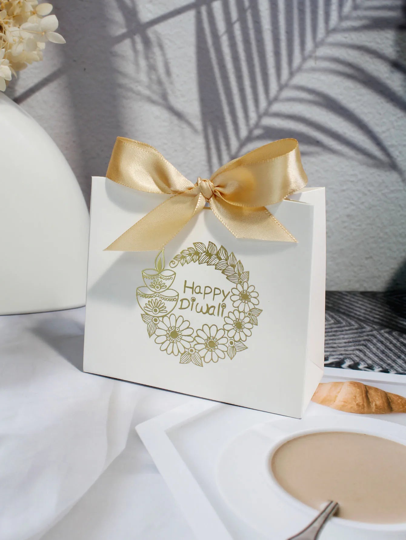 Indian Diwali candy box with four styles of ribbons, suitable for festivals, parties, family gatherings, and other occasions