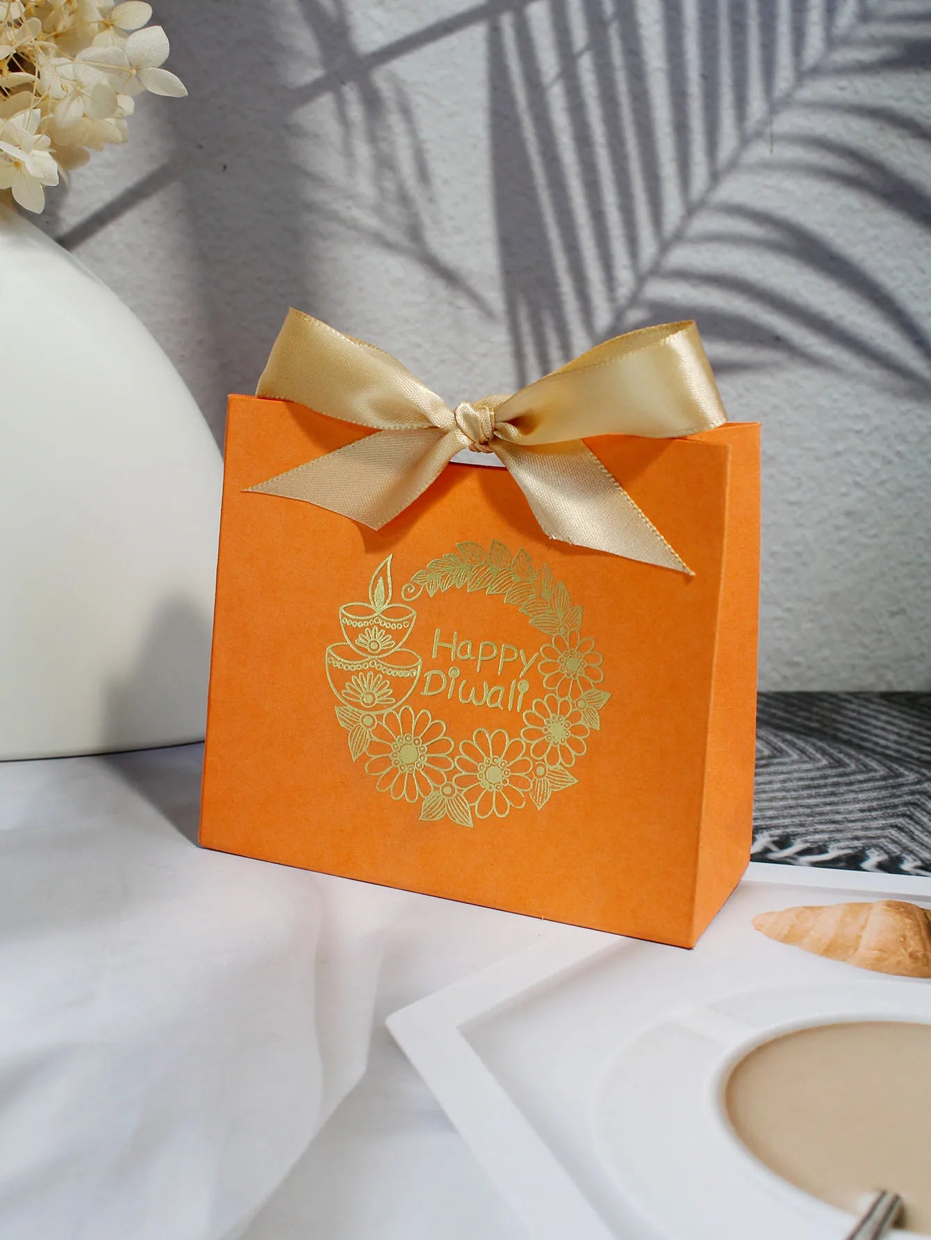 Indian Diwali candy box with four styles of ribbons, suitable for festivals, parties, family gatherings, and other occasions